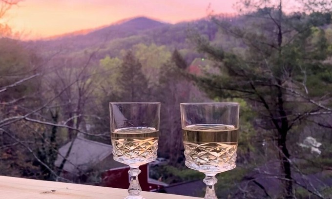 Boone Chalet De Esquí | MtView TheaterGameRm Heated Floors Fire-pit Playground Tennis and Basketball
