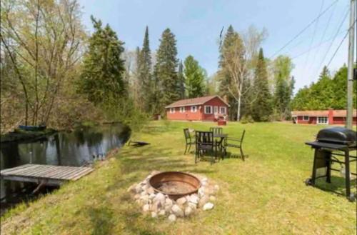 Cheboygan Casa | Mud Creek Cottage