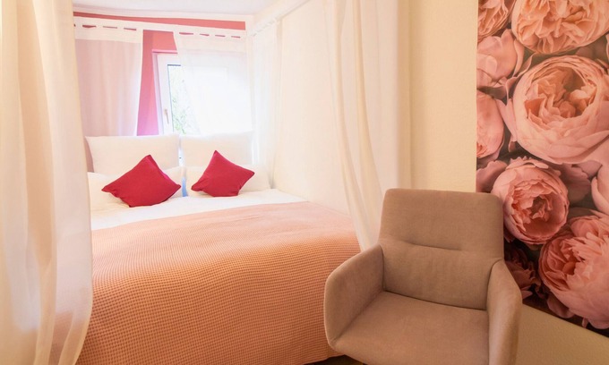 Lennestadt Apartamento | Muehls-Sauerland near Elspe-Festival with garden, family & dog friendly