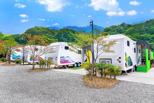 Samgong-ri Otro | Muju camping Caravan