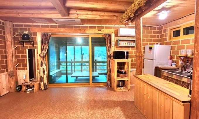 Seolcheon-myeon Casa | Muju Heukjip Punggyeong Pension