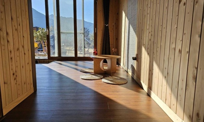 Seolcheon-myeon Casa | Muju Windmills and Streams Pension