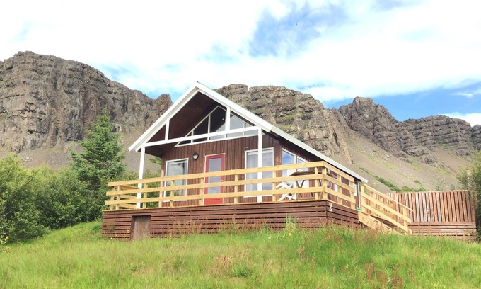 Borgarnes Cabina | Múlakot 2 -Cabina en una hermosa ubicación con impresionantes vistas desde el porche