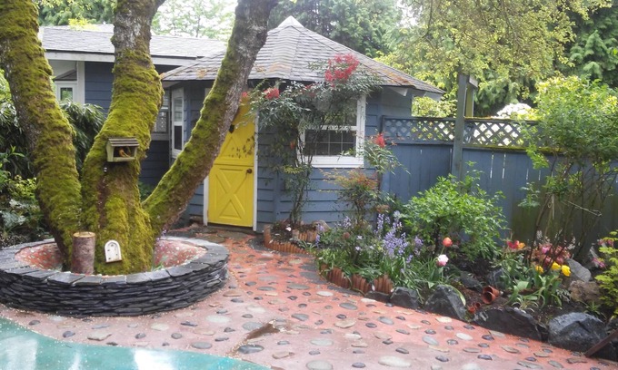 Cordova Bay Cabaña | Mulberry Cottage - Autónomo - Bañera de hidromasaje - Capacidad 2-3
