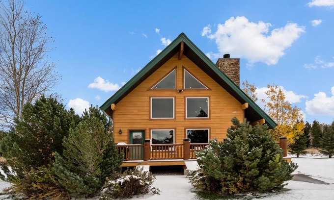 Lazy Acres Casa | Mule Deer Cabin