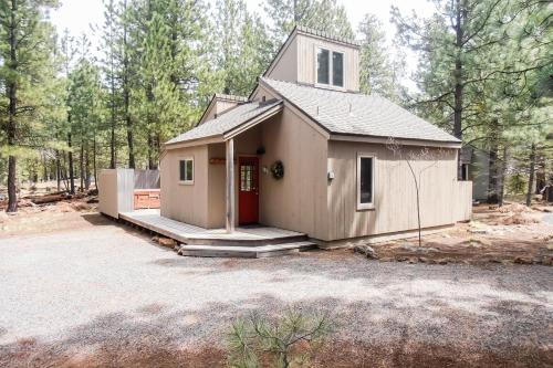 Black Butte Ranch Casa | Mules Ear Trail Cabin 8