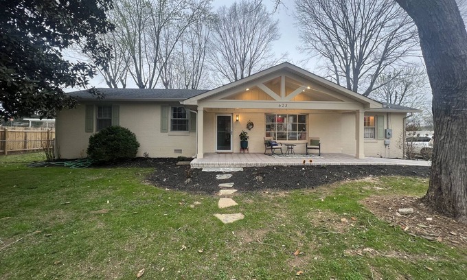 Columbia Cabaña | Muletown's Cozy Classic w/ hot tub, outdoor game area, and fire pit