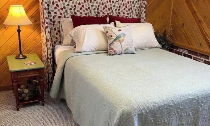 Nauvoo Apartamento | Mulholland Garden Apartment