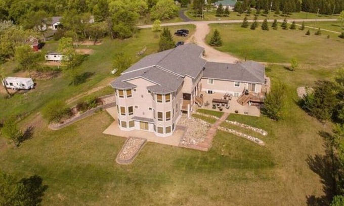 Clitherall Township Casa | Multi-Family! 150 yds to Sandy Swim Beach! 4 Master Suites. Sleep up to 27!