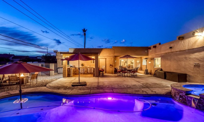 Lake Havasu City Casa | Vistas al lago, piscina / spa, 4 habitaciones, 2. 5 baños con 2 habitaciones king size