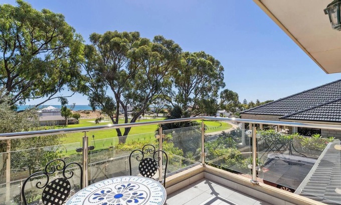 Silver Sands Casa | Multi-Family Retreat: Beach Park Views