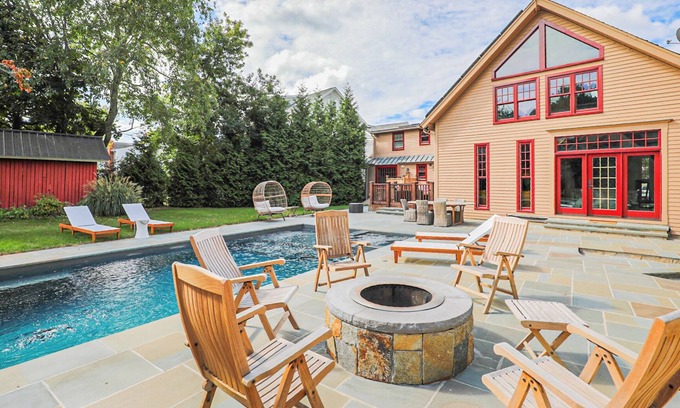 Fairfield Casa | Multi Family Pool Retreat - 6-bedroom chateau in Fairfield with nature & spa!