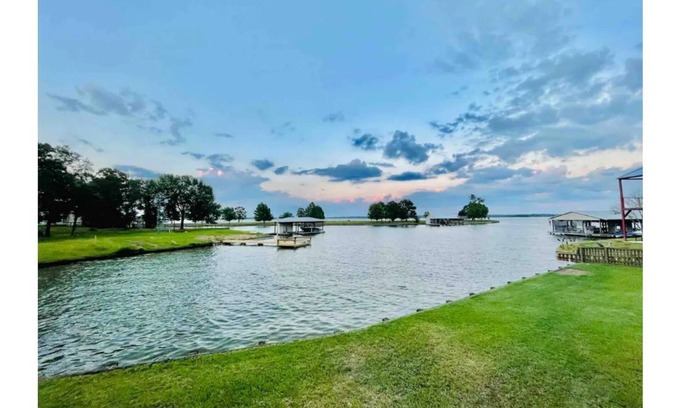 Franklin Casa | Multi-home Lakefront Retreat- kayaks, fire pit, yard games, hot tub