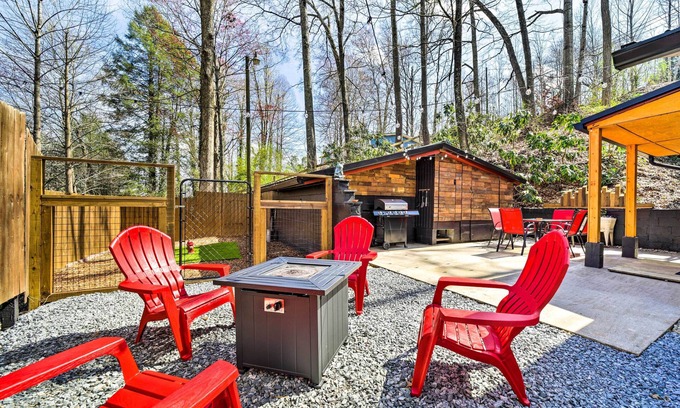 Brevard Cabina | Multi-Unit Brevard Vacation Rental with Patio!