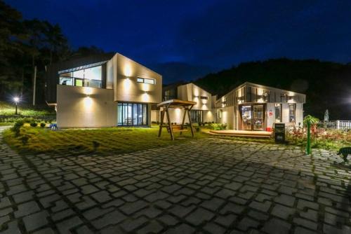 Mungyeong Casa | Mungyeong Arten Pool Villa