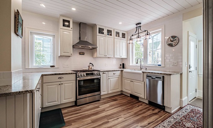 Munjoy Hill Casa | Munjoy Hill- Immaculately restored antique 1874 New Englander with private patio
