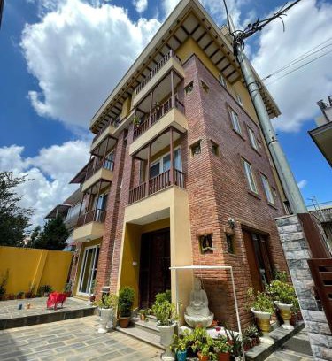 Lazimpat Cama Y Desayuno | Munus Travel Home is "A Peaceful Home Away from the City"