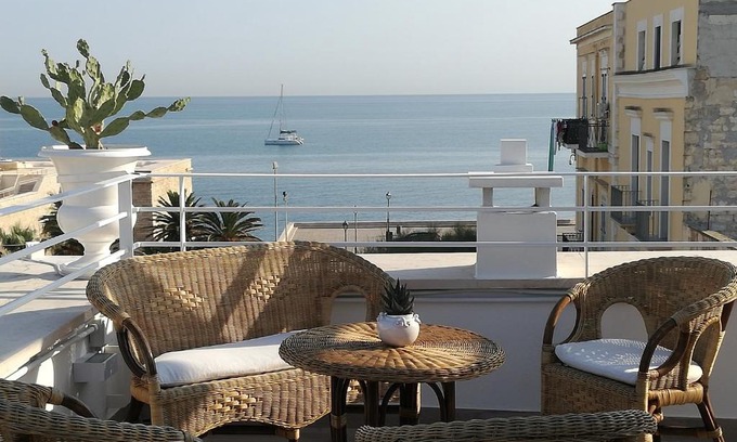 Trani Cama Y Desayuno | Muragie del Castello B&B