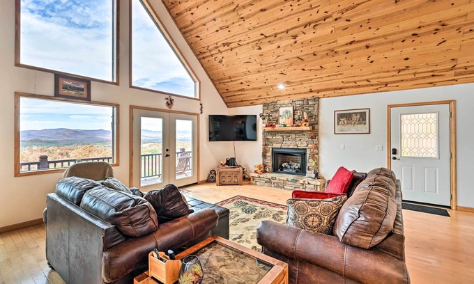 Unaka Cabina | Murphy Cabin w/ Fire Pit & Stunning Mtn Views
