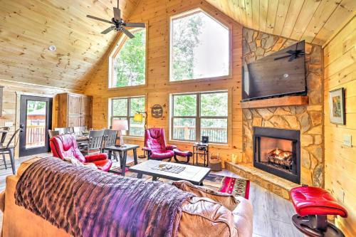 Unaka Casa | Murphy Mtn Retreat Wraparound Deck and Hot Tub
