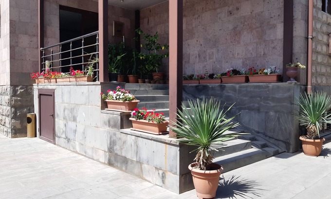 Erebuni Hotel | Musa Ler Hotel Yerevan
