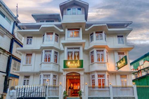Darjeeling Hotel | Muscatel Spring Burn - 100 Mts from Mall Road