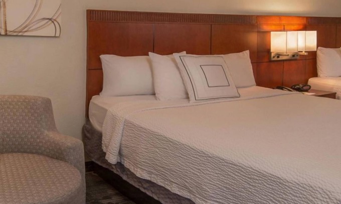 Rosslyn Apartamento | Museum & Memorial Tour! Pet-friendly Hotel On-site Parking, Picnic Area