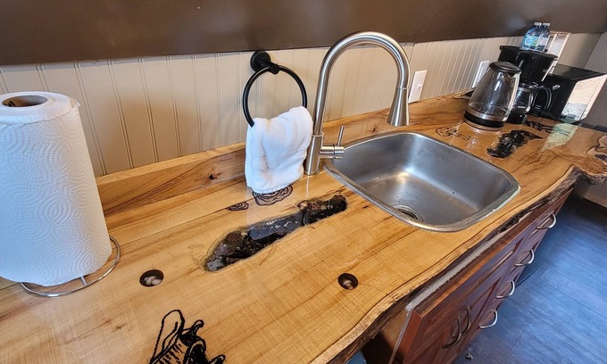 Brew Bay Cabina | Mushroom Cabin on 33 Acres
