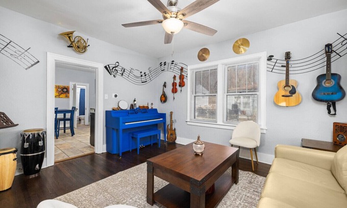 St. Charles Casa | Music House · Music House on Main Street at The Wine Garden