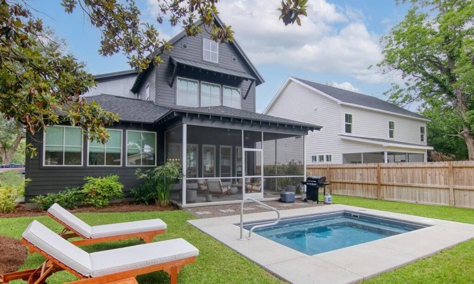 Mount Pleasant Casa | MUSIC MANOR 3-King Beds w Pool mins to Beach&DT