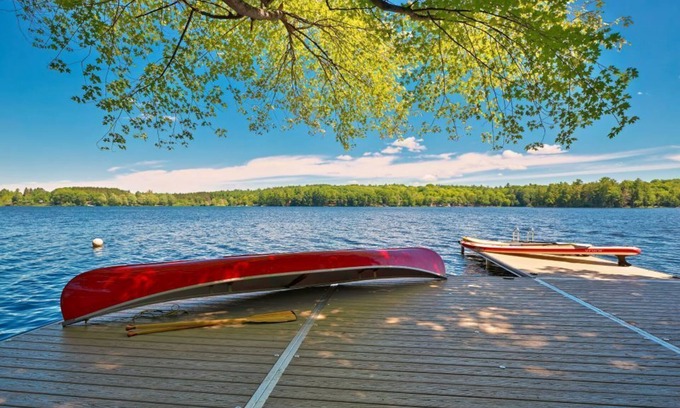 Bala Cabaña | Muskoka Autumn Escape Campfire, Games, Netflix