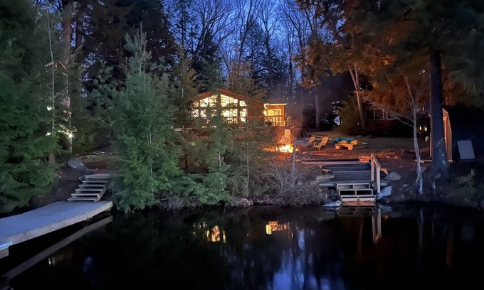 Bracebridge Cabaña | Muskoka Family Paradise! *Hot Tub* *Lakefront* *Fire Pit* *Snow Trails*