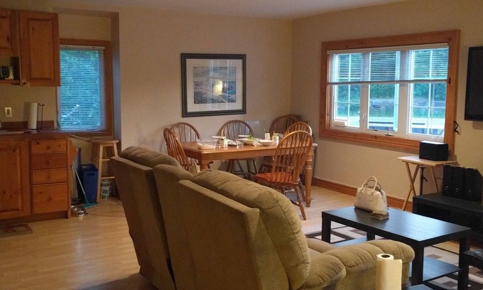 Gravenhurst Casa | Muskoka Lake and Marina View Room