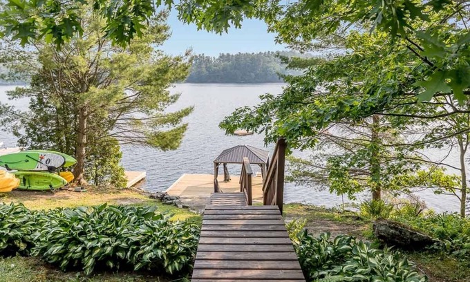 Gravenhurst Casa | Muskoka Lakeshore Cottage Bliss