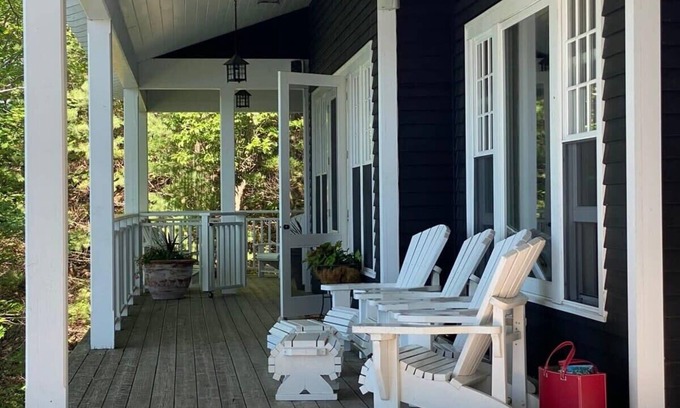 Crystal Beach Casa | Muskoka Point of View!