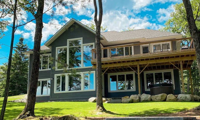 Bracebridge Casa | Muskoka Spence Lake Cottage Retreat - NEW HOME