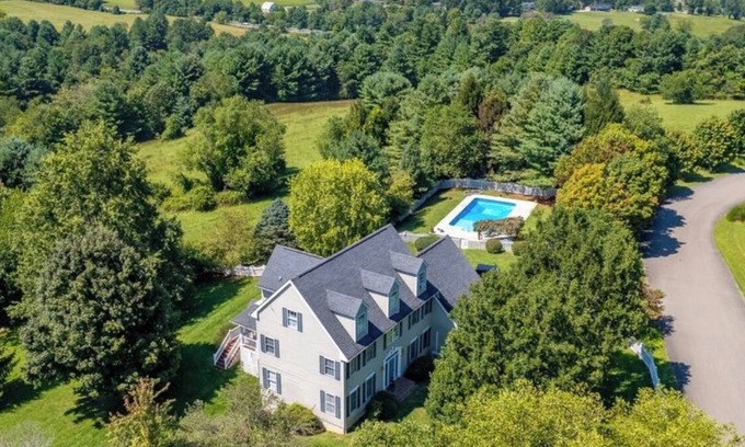 Galax Casa | Must see 4/3 Family/Pet Friendly+Pool&hot tub