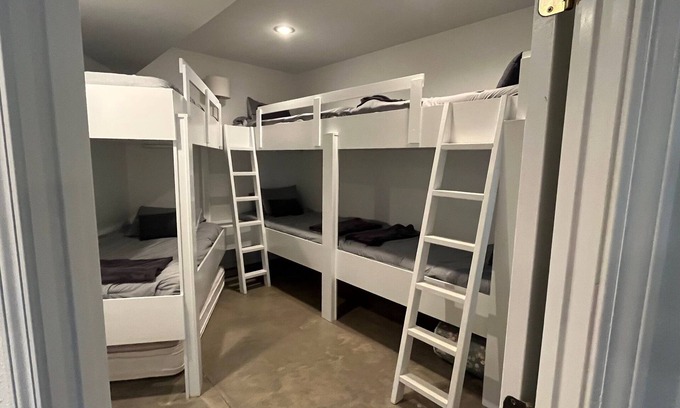 Wedowee Casa | Must See at Lake Wedowee! Year-round deep water that comfortably sleeps 14-16.