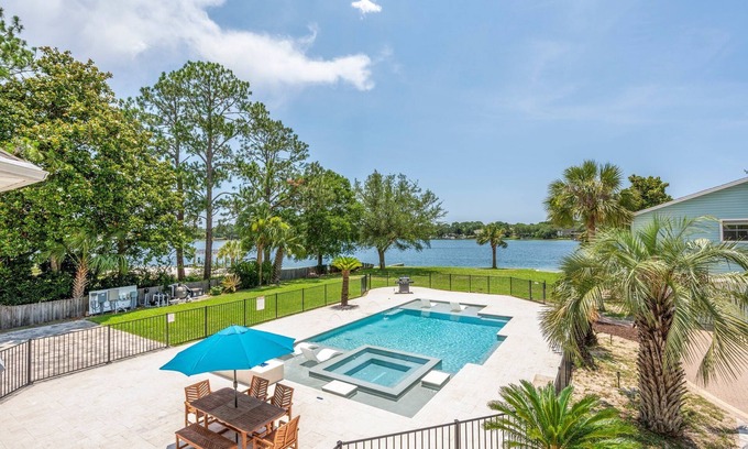 Fort Walton Beach Casa | Must See Private Beach-Heated Pool Spa-Weddings-Water Front-Boat Slips-Sleeps 44