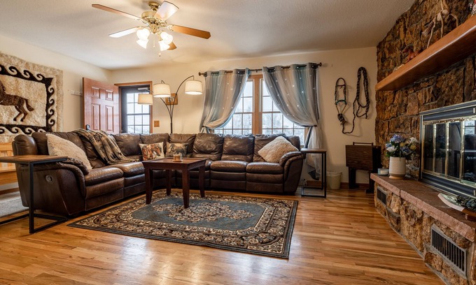 Cody Casa | Mustang Hideaway- your Western adventure base