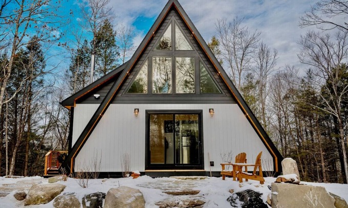 Freeport Cabina | Mustang Valley A-Frame