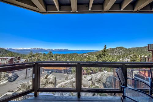 Tahoe Village Casa | MV55 Lakeview townhome on the Ridge with Hot tub