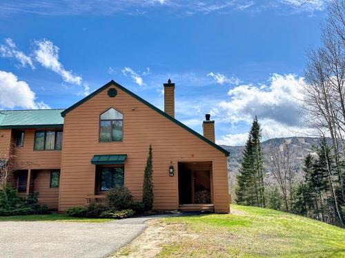 Bretton Woods Casa | MWP66 End Unit with Gorgeous Mountain Views, Pool Table, Pool/Gym Passes!