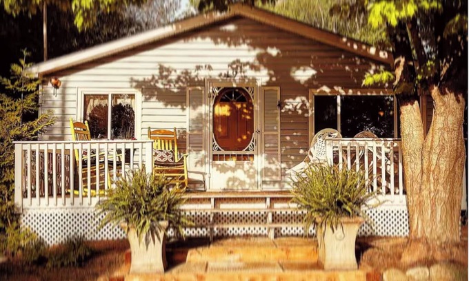 South Bruce Peninsula Cabaña | My Blue Haven | a cottage retreat close to the beach and steps from Sauble River