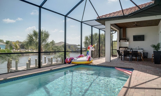 South Gulf Cove Villa | My Charlotte villa : Heated pool and boat dock