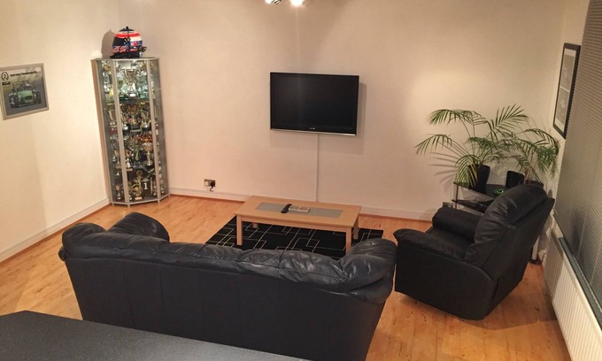 Walton-on-Thames Apartamento | ¡Mi apartamento limpio y moderno en la hermosa Surrey!