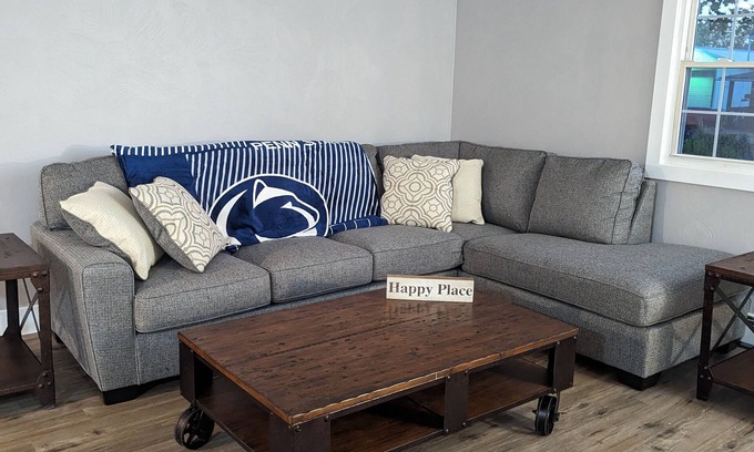 State College Casa | My Happy Place-4BR,3BA-2.5 miles to Beaver Stadium