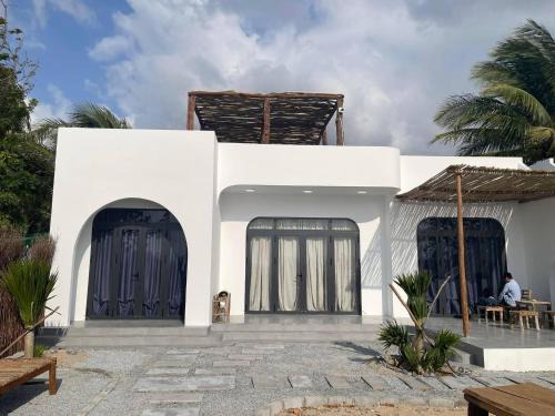 Ninh Hai Casa | My Hoa Oceanfront Home
