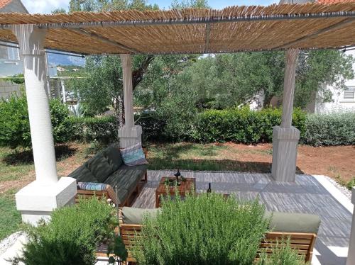 Lumbarda Villa | My Mediterranean Villa with Huge Garden and own Parking