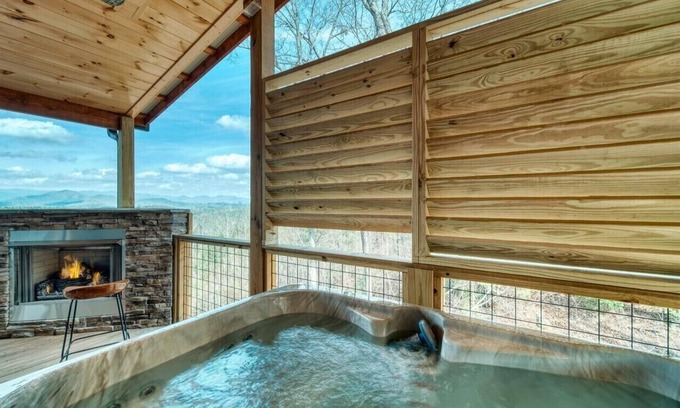 Unaka Cabina | My Mystic Mountain - New Cabin! Hot Tub, 3 fireplaces, Wifi, mins to Hiwassee